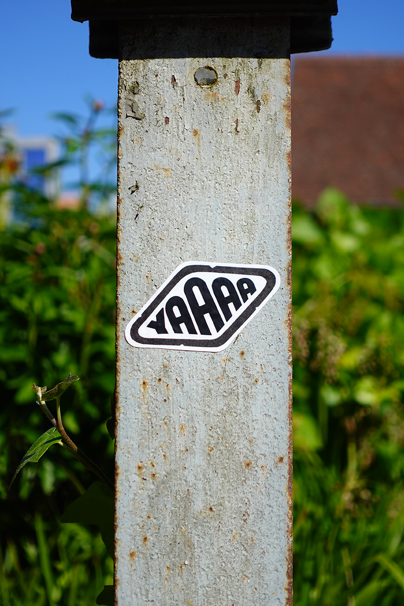 Sticker "YAAAA"